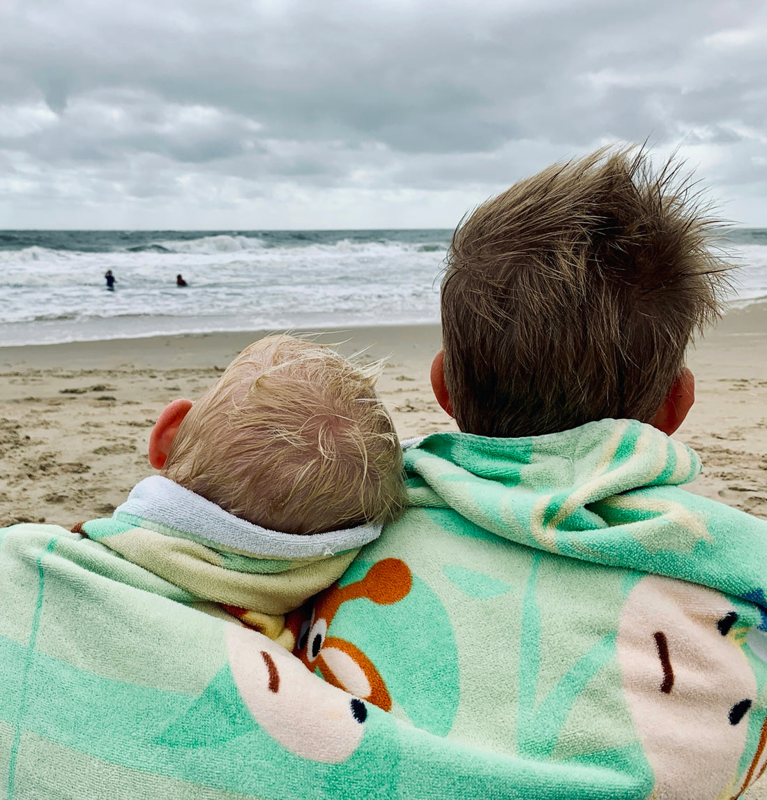 two boys sitting on seahote
