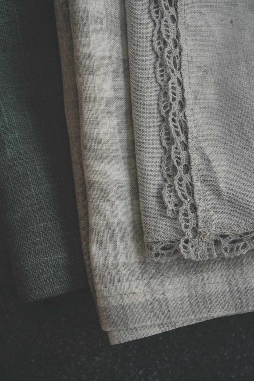 Essential Kitchen Aprons for Style and Functionality